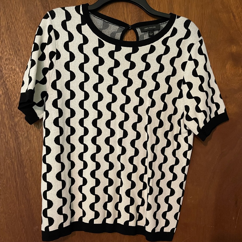 Women’s size large short sleeved shirt